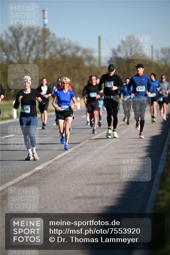 06.04.2025 - 44. Internationalen Wilhelmsburger Insellauf Dr. Thomas Lammeyer http://msf.ph/oto/7553920 06.04.2025 09:28:35 Laufen 4536, 5065, 4301, 4302 meine-sportfotos.de