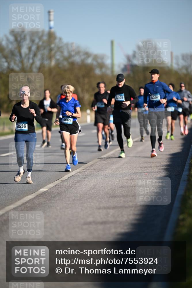 06.04.2025 - 44. Internationalen Wilhelmsburger Insellauf Dr. Thomas Lammeyer http://msf.ph/oto/7553924 06.04.2025 09:28:35 Laufen 5065, 4536, 4301, 4302 meine-sportfotos.de