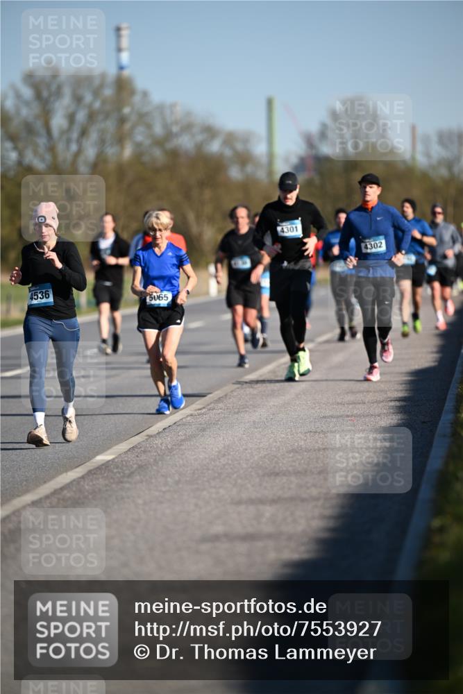 06.04.2025 - 44. Internationalen Wilhelmsburger Insellauf Dr. Thomas Lammeyer http://msf.ph/oto/7553927 06.04.2025 09:28:36 Laufen 4536, 5065, 4301, 4302 meine-sportfotos.de