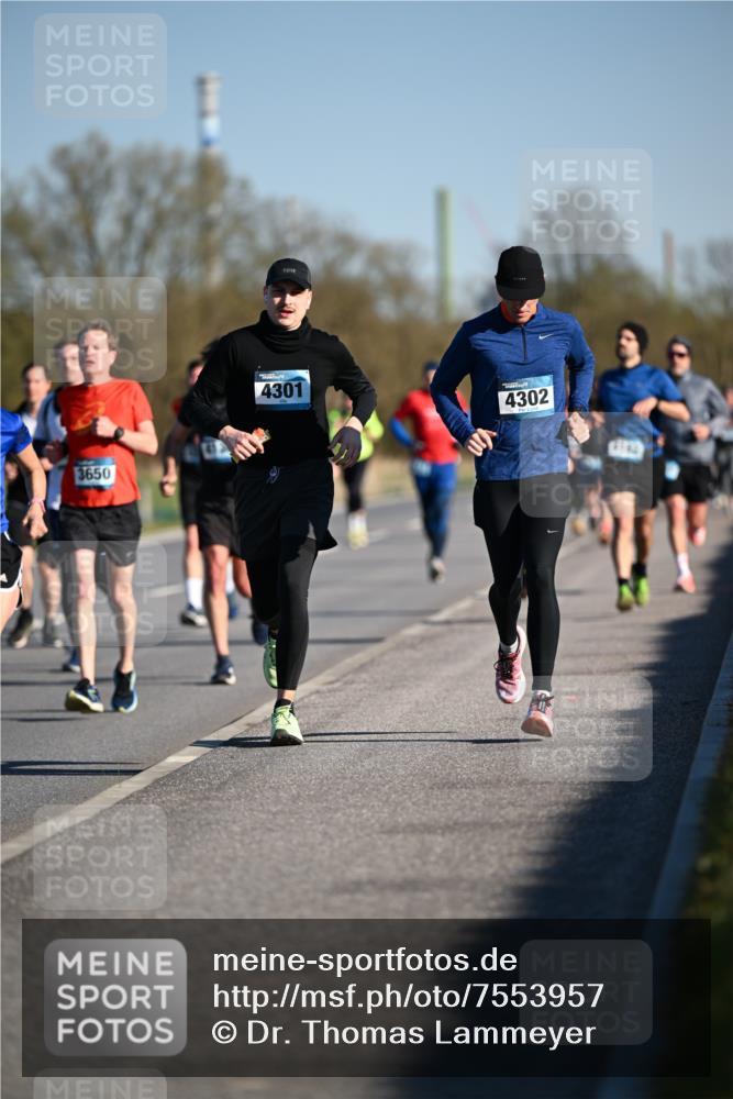 06.04.2025 - 44. Internationalen Wilhelmsburger Insellauf Dr. Thomas Lammeyer http://msf.ph/oto/7553957 06.04.2025 09:28:39 Laufen 3650, 4301, 4302 meine-sportfotos.de