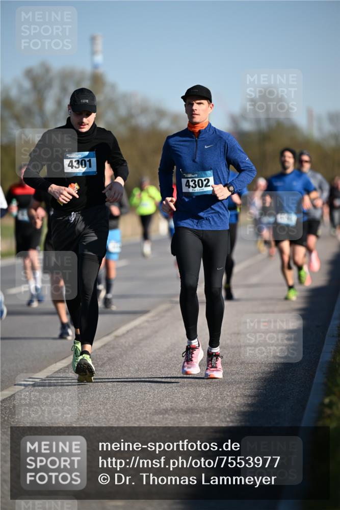 06.04.2025 - 44. Internationalen Wilhelmsburger Insellauf Dr. Thomas Lammeyer http://msf.ph/oto/7553977 06.04.2025 09:28:41 Laufen 4301, 4302 meine-sportfotos.de