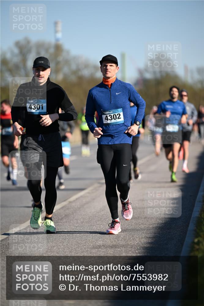 06.04.2025 - 44. Internationalen Wilhelmsburger Insellauf Dr. Thomas Lammeyer http://msf.ph/oto/7553982 06.04.2025 09:28:41 Laufen 4301, 4302 meine-sportfotos.de