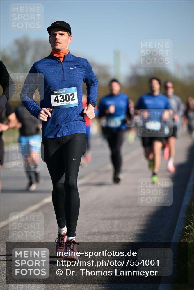 06.04.2025 - 44. Internationalen Wilhelmsburger Insellauf Dr. Thomas Lammeyer http://msf.ph/oto/7554001 06.04.2025 09:28:42 Laufen 4302 meine-sportfotos.de