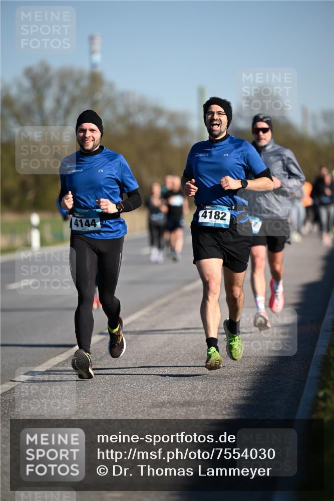 06.04.2025 - 44. Internationalen Wilhelmsburger Insellauf Dr. Thomas Lammeyer http://msf.ph/oto/7554030 06.04.2025 09:28:45 Laufen 4144, 4182 meine-sportfotos.de
