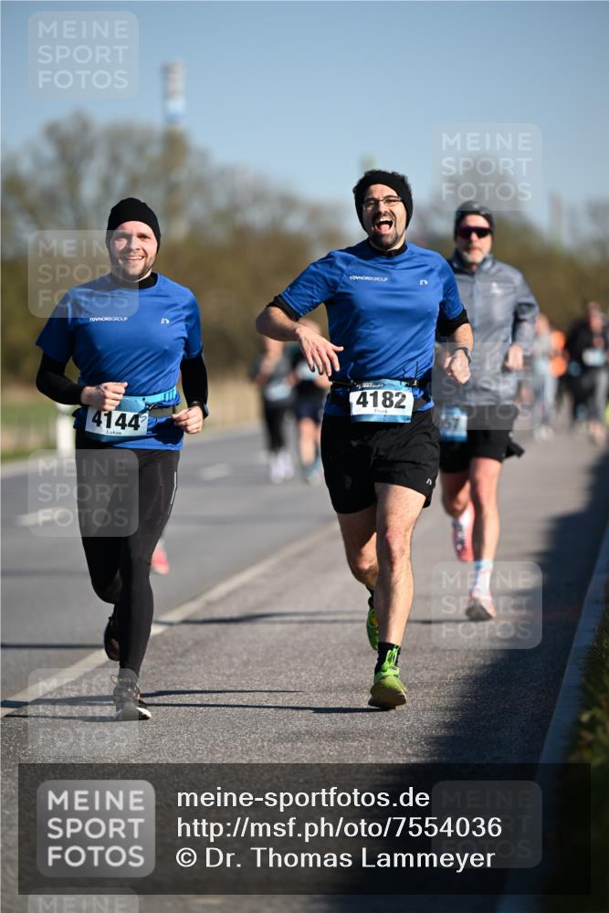 06.04.2025 - 44. Internationalen Wilhelmsburger Insellauf Dr. Thomas Lammeyer http://msf.ph/oto/7554036 06.04.2025 09:28:45 Laufen 4144, 4182 meine-sportfotos.de