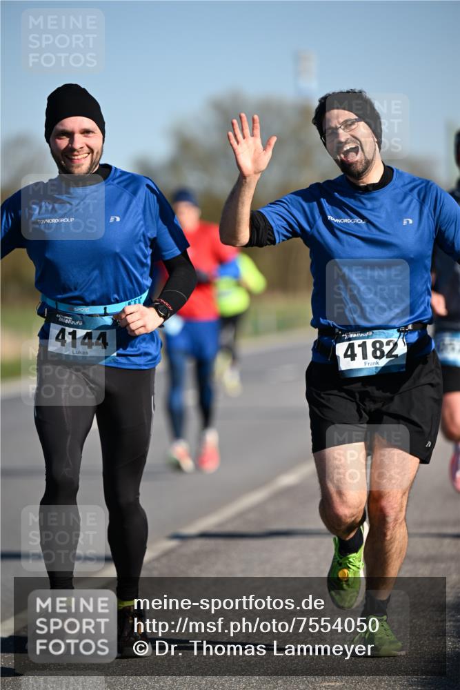 06.04.2025 - 44. Internationalen Wilhelmsburger Insellauf Dr. Thomas Lammeyer http://msf.ph/oto/7554050 06.04.2025 09:28:47 Laufen 4144, 4182 meine-sportfotos.de