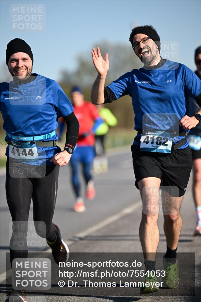 06.04.2025 - 44. Internationalen Wilhelmsburger Insellauf Dr. Thomas Lammeyer http://msf.ph/oto/7554053 06.04.2025 09:28:47 Laufen 4144, 4182 meine-sportfotos.de