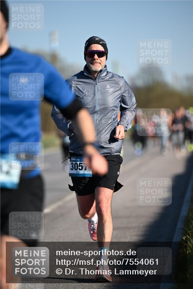 06.04.2025 - 44. Internationalen Wilhelmsburger Insellauf Dr. Thomas Lammeyer http://msf.ph/oto/7554061 06.04.2025 09:28:48 Laufen 3057 meine-sportfotos.de