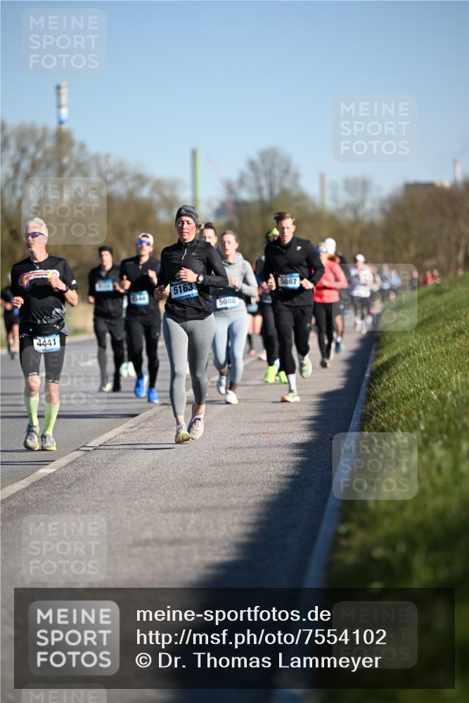 06.04.2025 - 44. Internationalen Wilhelmsburger Insellauf Dr. Thomas Lammeyer http://msf.ph/oto/7554102 06.04.2025 09:28:58 Laufen 4441, 5163, 5088, 5087 meine-sportfotos.de
