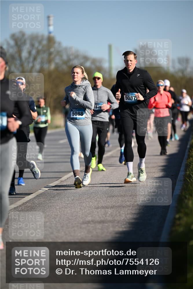 06.04.2025 - 44. Internationalen Wilhelmsburger Insellauf Dr. Thomas Lammeyer http://msf.ph/oto/7554126 06.04.2025 09:29:02 Laufen 5088, 5087 meine-sportfotos.de