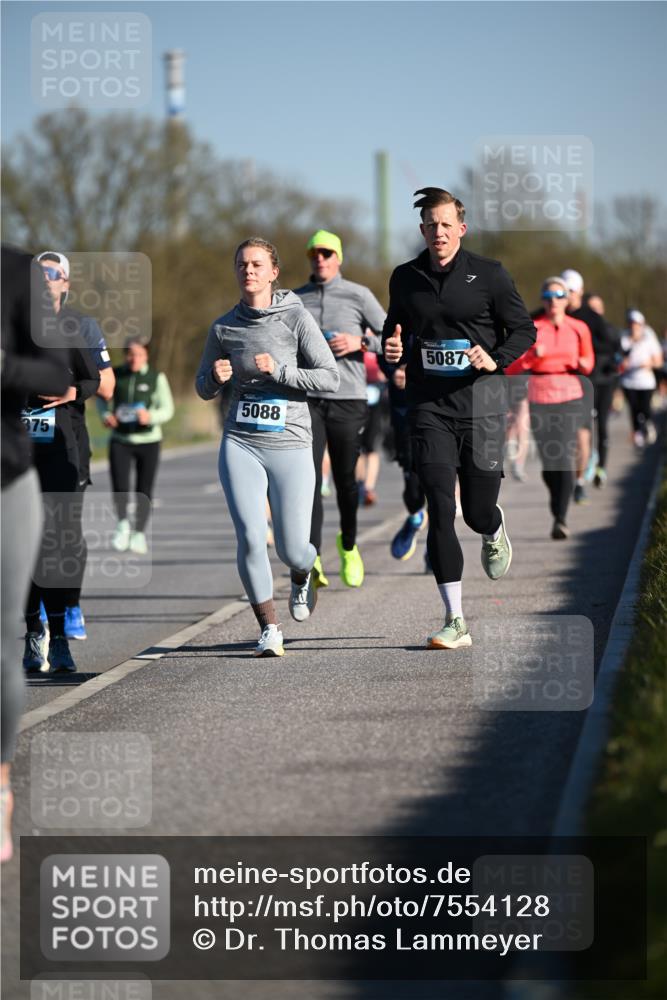 06.04.2025 - 44. Internationalen Wilhelmsburger Insellauf Dr. Thomas Lammeyer http://msf.ph/oto/7554128 06.04.2025 09:29:02 Laufen 5088, 375, 5087, 7 meine-sportfotos.de