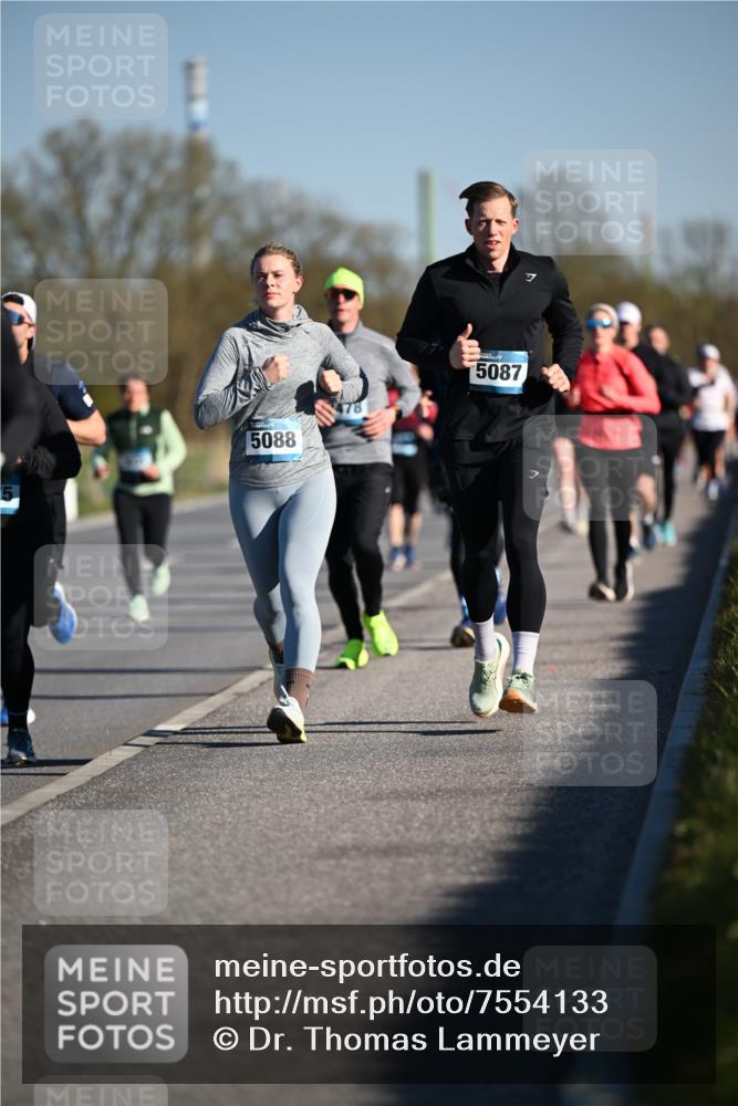 06.04.2025 - 44. Internationalen Wilhelmsburger Insellauf Dr. Thomas Lammeyer http://msf.ph/oto/7554133 06.04.2025 09:29:02 Laufen 5088, 478, 5087 meine-sportfotos.de