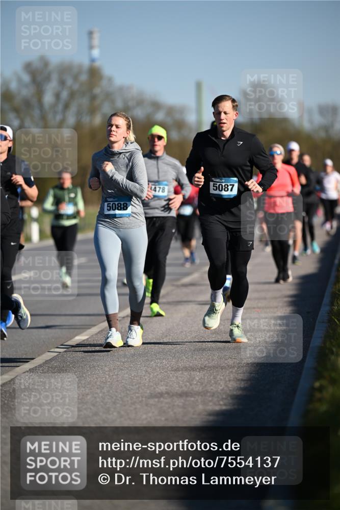 06.04.2025 - 44. Internationalen Wilhelmsburger Insellauf Dr. Thomas Lammeyer http://msf.ph/oto/7554137 06.04.2025 09:29:02 Laufen 5088, 3478, 5087, 7 meine-sportfotos.de