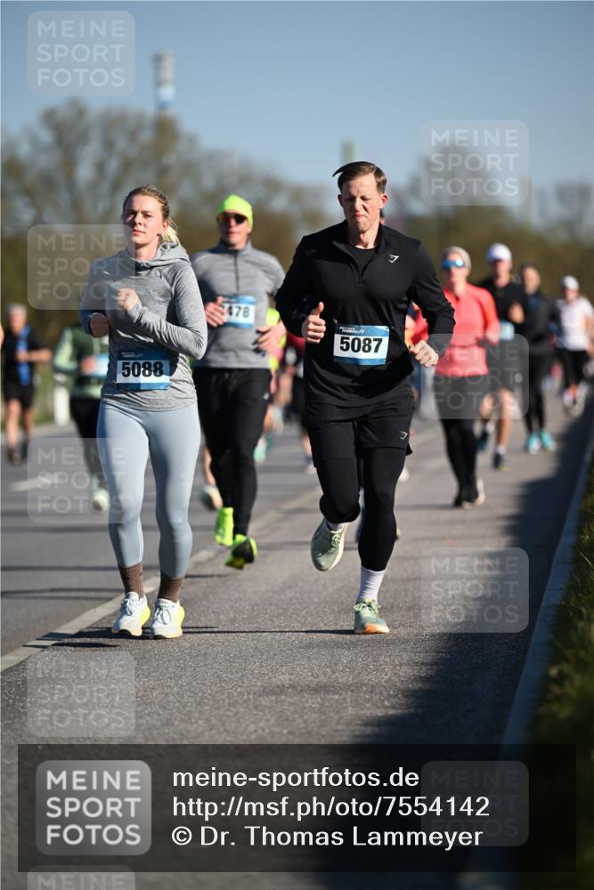 06.04.2025 - 44. Internationalen Wilhelmsburger Insellauf Dr. Thomas Lammeyer http://msf.ph/oto/7554142 06.04.2025 09:29:03 Laufen 5088, 478, 5087 meine-sportfotos.de