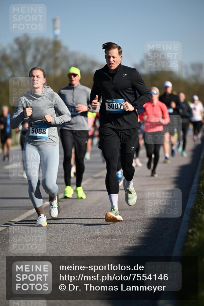 06.04.2025 - 44. Internationalen Wilhelmsburger Insellauf Dr. Thomas Lammeyer http://msf.ph/oto/7554146 06.04.2025 09:29:03 Laufen 5088, 5087, 7 meine-sportfotos.de