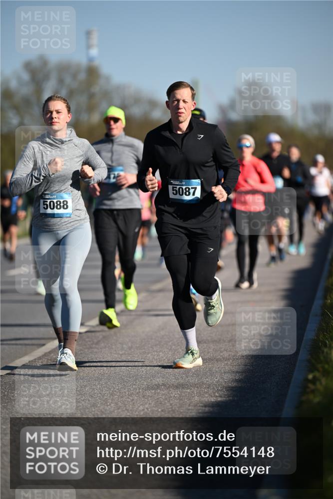 06.04.2025 - 44. Internationalen Wilhelmsburger Insellauf Dr. Thomas Lammeyer http://msf.ph/oto/7554148 06.04.2025 09:29:04 Laufen 5088, 5087 meine-sportfotos.de