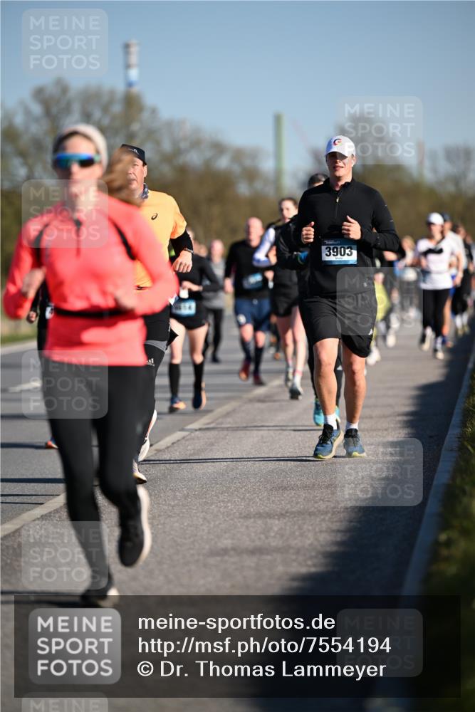 06.04.2025 - 44. Internationalen Wilhelmsburger Insellauf Dr. Thomas Lammeyer http://msf.ph/oto/7554194 06.04.2025 09:29:09 Laufen 3903 meine-sportfotos.de