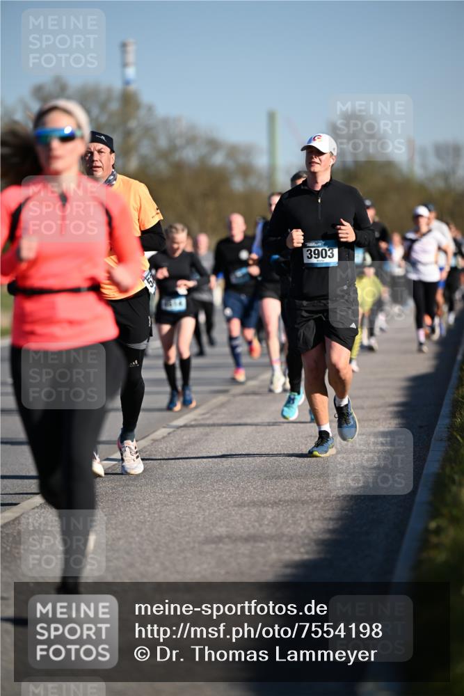 06.04.2025 - 44. Internationalen Wilhelmsburger Insellauf Dr. Thomas Lammeyer http://msf.ph/oto/7554198 06.04.2025 09:29:09 Laufen 3903 meine-sportfotos.de