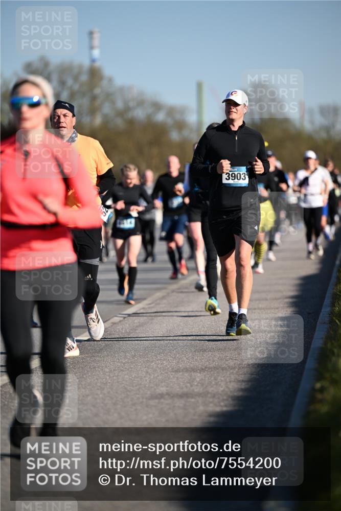 06.04.2025 - 44. Internationalen Wilhelmsburger Insellauf Dr. Thomas Lammeyer http://msf.ph/oto/7554200 06.04.2025 09:29:09 Laufen 3903 meine-sportfotos.de