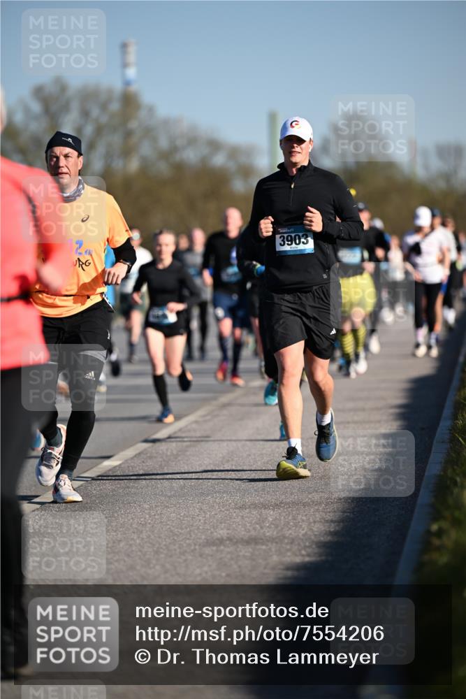 06.04.2025 - 44. Internationalen Wilhelmsburger Insellauf Dr. Thomas Lammeyer http://msf.ph/oto/7554206 06.04.2025 09:29:09 Laufen 2, 3903 meine-sportfotos.de