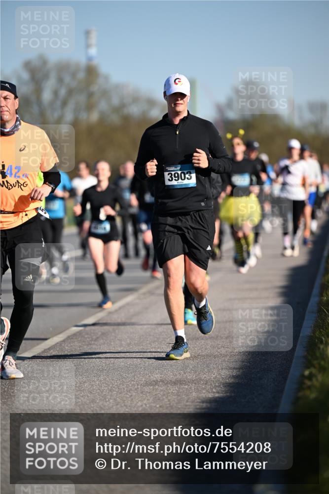 06.04.2025 - 44. Internationalen Wilhelmsburger Insellauf Dr. Thomas Lammeyer http://msf.ph/oto/7554208 06.04.2025 09:29:10 Laufen 42, 3903 meine-sportfotos.de