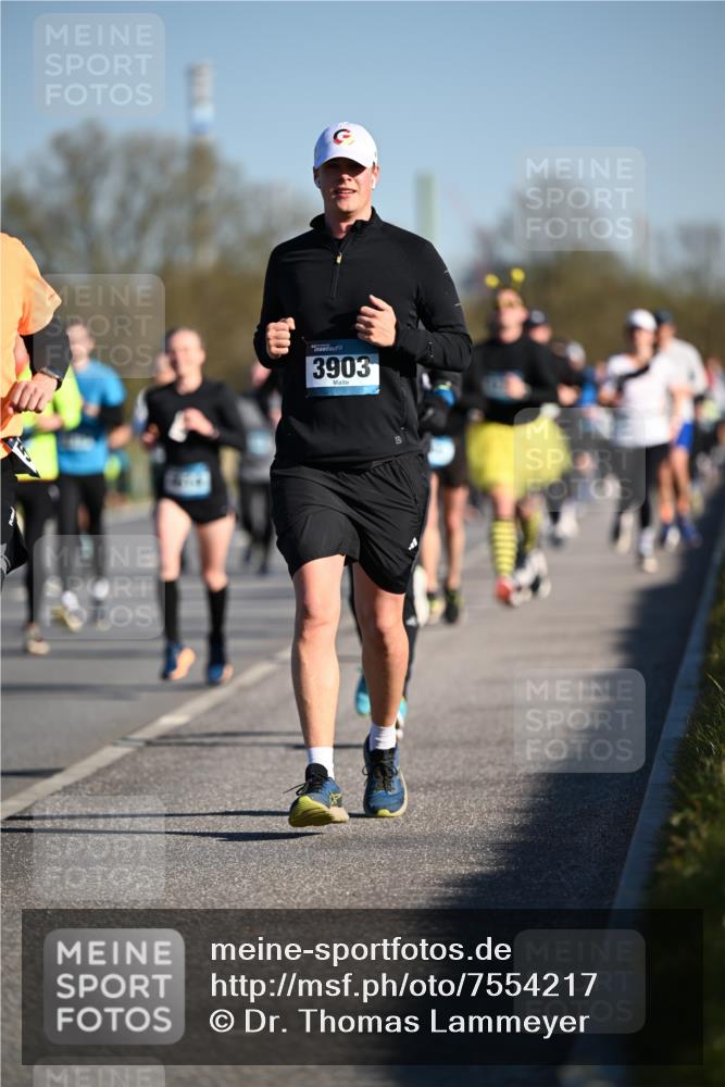 06.04.2025 - 44. Internationalen Wilhelmsburger Insellauf Dr. Thomas Lammeyer http://msf.ph/oto/7554217 06.04.2025 09:29:11 Laufen 3903 meine-sportfotos.de