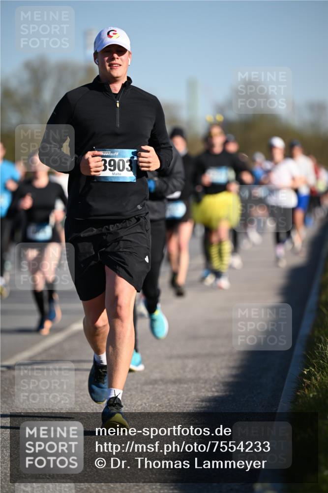 06.04.2025 - 44. Internationalen Wilhelmsburger Insellauf Dr. Thomas Lammeyer http://msf.ph/oto/7554233 06.04.2025 09:29:12 Laufen 3903 meine-sportfotos.de