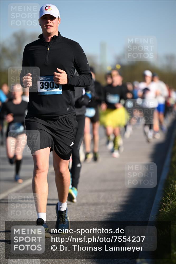 06.04.2025 - 44. Internationalen Wilhelmsburger Insellauf Dr. Thomas Lammeyer http://msf.ph/oto/7554237 06.04.2025 09:29:12 Laufen 3905, 0 meine-sportfotos.de