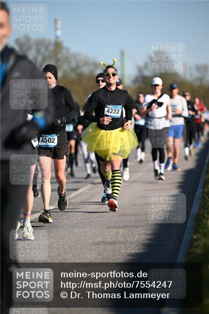 06.04.2025 - 44. Internationalen Wilhelmsburger Insellauf Dr. Thomas Lammeyer http://msf.ph/oto/7554247 06.04.2025 09:29:14 Laufen 4502, 4222 meine-sportfotos.de