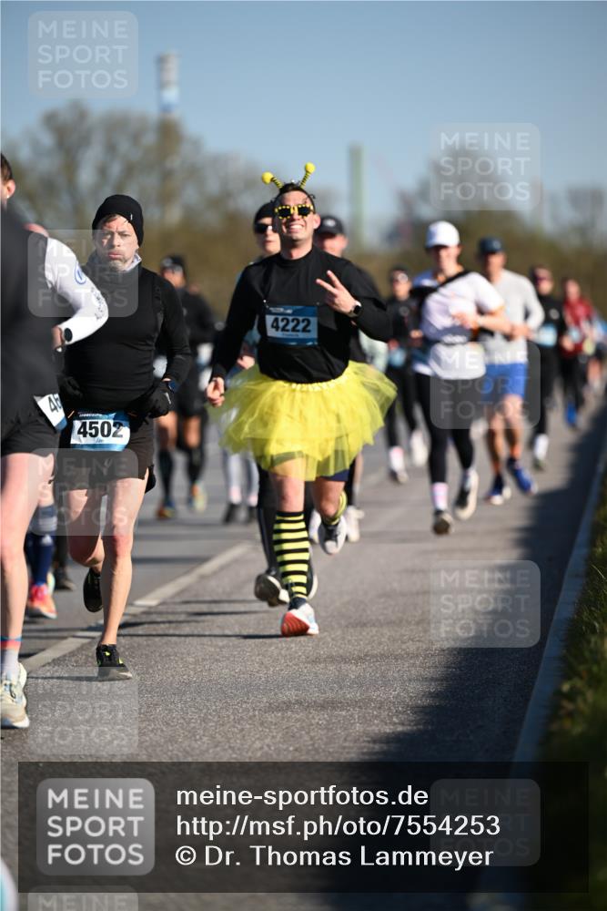 06.04.2025 - 44. Internationalen Wilhelmsburger Insellauf Dr. Thomas Lammeyer http://msf.ph/oto/7554253 06.04.2025 09:29:15 Laufen 4502, 4222 meine-sportfotos.de
