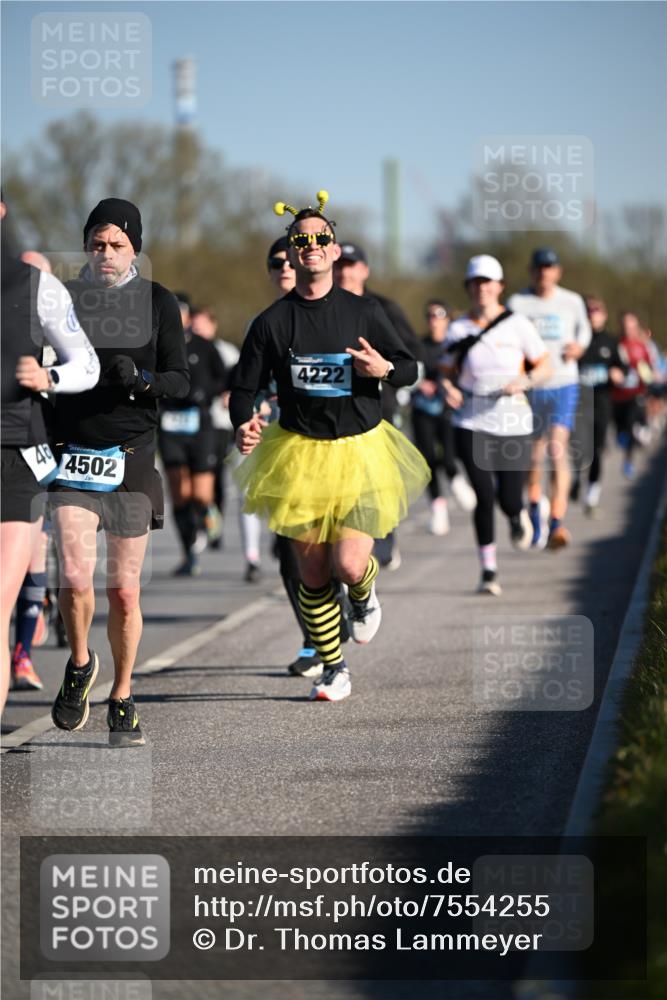 06.04.2025 - 44. Internationalen Wilhelmsburger Insellauf Dr. Thomas Lammeyer http://msf.ph/oto/7554255 06.04.2025 09:29:15 Laufen 48, 4502, 4222 meine-sportfotos.de