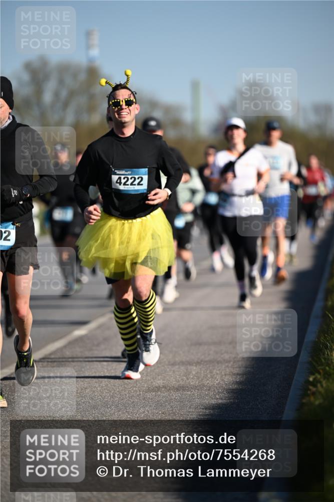 06.04.2025 - 44. Internationalen Wilhelmsburger Insellauf Dr. Thomas Lammeyer http://msf.ph/oto/7554268 06.04.2025 09:29:15 Laufen 2, 4222 meine-sportfotos.de