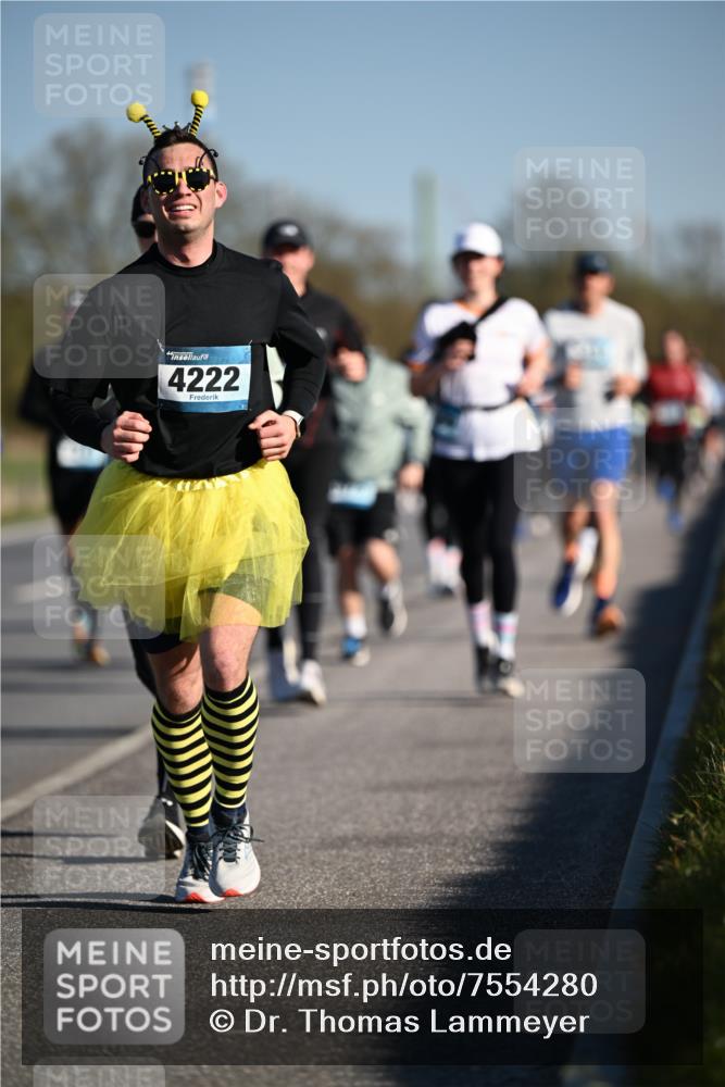 06.04.2025 - 44. Internationalen Wilhelmsburger Insellauf Dr. Thomas Lammeyer http://msf.ph/oto/7554280 06.04.2025 09:29:16 Laufen 4222 meine-sportfotos.de