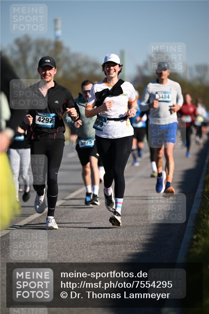 06.04.2025 - 44. Internationalen Wilhelmsburger Insellauf Dr. Thomas Lammeyer http://msf.ph/oto/7554295 06.04.2025 09:29:18 Laufen 4297, 069, 3484 meine-sportfotos.de