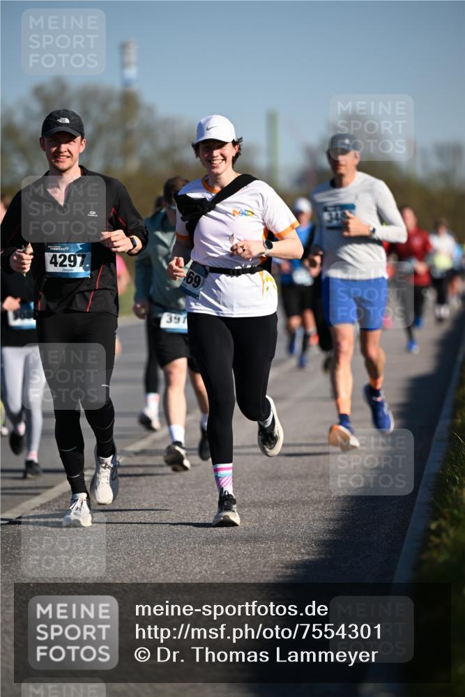 06.04.2025 - 44. Internationalen Wilhelmsburger Insellauf Dr. Thomas Lammeyer http://msf.ph/oto/7554301 06.04.2025 09:29:18 Laufen 4297, 69, 391 meine-sportfotos.de