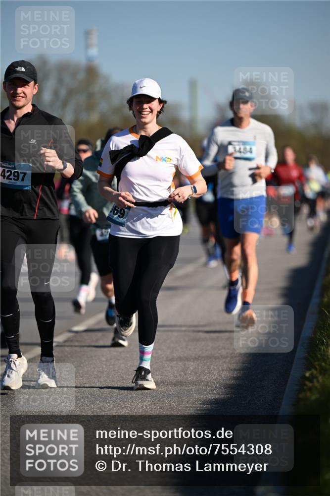 06.04.2025 - 44. Internationalen Wilhelmsburger Insellauf Dr. Thomas Lammeyer http://msf.ph/oto/7554308 06.04.2025 09:29:19 Laufen 4297, 69, 3484 meine-sportfotos.de