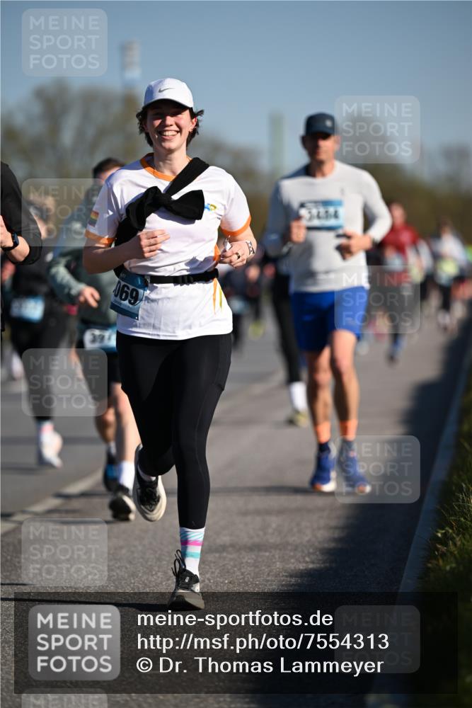 06.04.2025 - 44. Internationalen Wilhelmsburger Insellauf Dr. Thomas Lammeyer http://msf.ph/oto/7554313 06.04.2025 09:29:19 Laufen 169, 391, 3454 meine-sportfotos.de