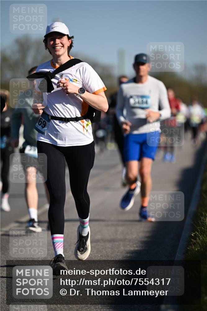 06.04.2025 - 44. Internationalen Wilhelmsburger Insellauf Dr. Thomas Lammeyer http://msf.ph/oto/7554317 06.04.2025 09:29:19 Laufen 69 meine-sportfotos.de