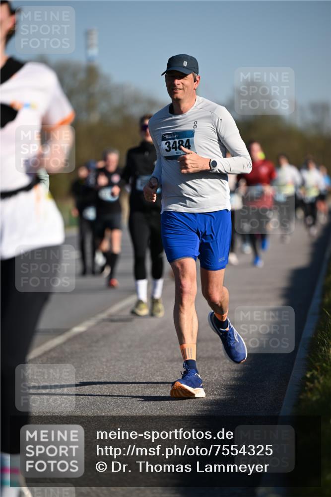 06.04.2025 - 44. Internationalen Wilhelmsburger Insellauf Dr. Thomas Lammeyer http://msf.ph/oto/7554325 06.04.2025 09:29:21 Laufen 3484 meine-sportfotos.de