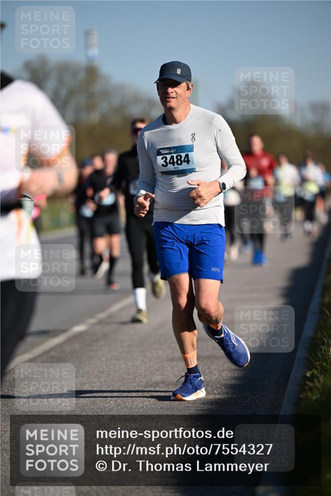 06.04.2025 - 44. Internationalen Wilhelmsburger Insellauf Dr. Thomas Lammeyer http://msf.ph/oto/7554327 06.04.2025 09:29:21 Laufen 3484 meine-sportfotos.de
