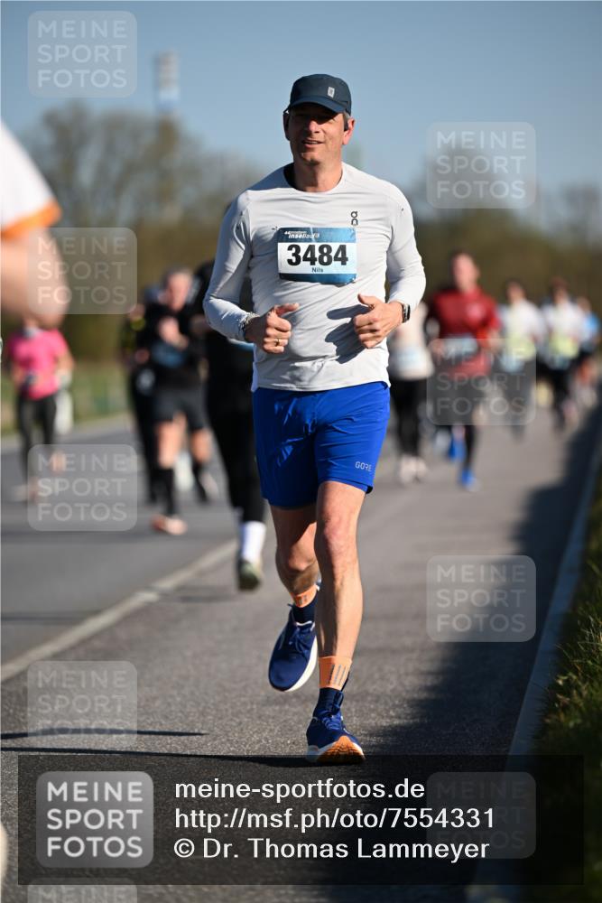 06.04.2025 - 44. Internationalen Wilhelmsburger Insellauf Dr. Thomas Lammeyer http://msf.ph/oto/7554331 06.04.2025 09:29:21 Laufen 3484 meine-sportfotos.de