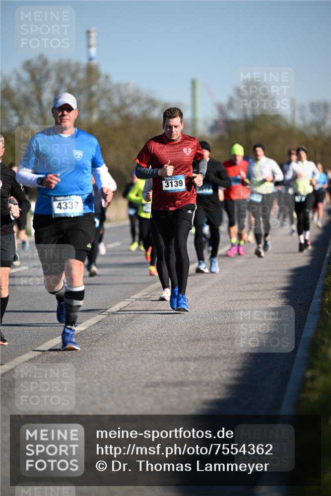 06.04.2025 - 44. Internationalen Wilhelmsburger Insellauf Dr. Thomas Lammeyer http://msf.ph/oto/7554362 06.04.2025 09:29:25 Laufen 4337, 3139 meine-sportfotos.de