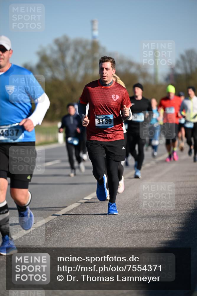 06.04.2025 - 44. Internationalen Wilhelmsburger Insellauf Dr. Thomas Lammeyer http://msf.ph/oto/7554371 06.04.2025 09:29:26 Laufen 4337, 38, 38, 3139 meine-sportfotos.de