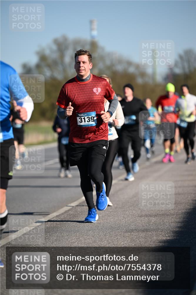 06.04.2025 - 44. Internationalen Wilhelmsburger Insellauf Dr. Thomas Lammeyer http://msf.ph/oto/7554378 06.04.2025 09:29:27 Laufen 4699, 3139 meine-sportfotos.de