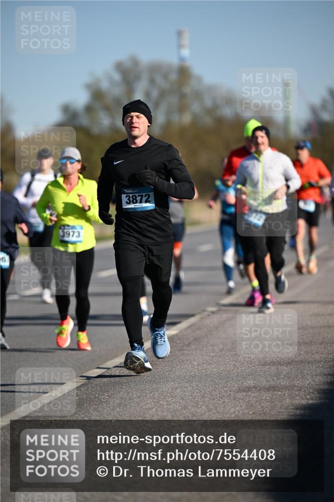 06.04.2025 - 44. Internationalen Wilhelmsburger Insellauf Dr. Thomas Lammeyer http://msf.ph/oto/7554408 06.04.2025 09:29:30 Laufen 3973, 3872 meine-sportfotos.de