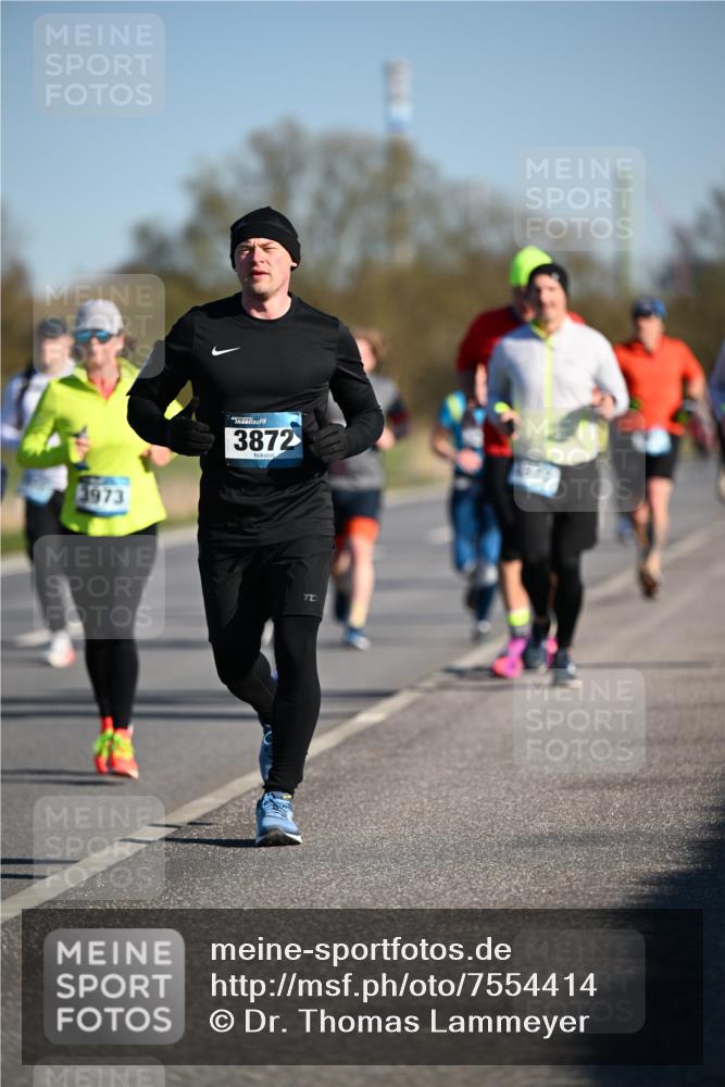 06.04.2025 - 44. Internationalen Wilhelmsburger Insellauf Dr. Thomas Lammeyer http://msf.ph/oto/7554414 06.04.2025 09:29:30 Laufen 3973, 3872 meine-sportfotos.de