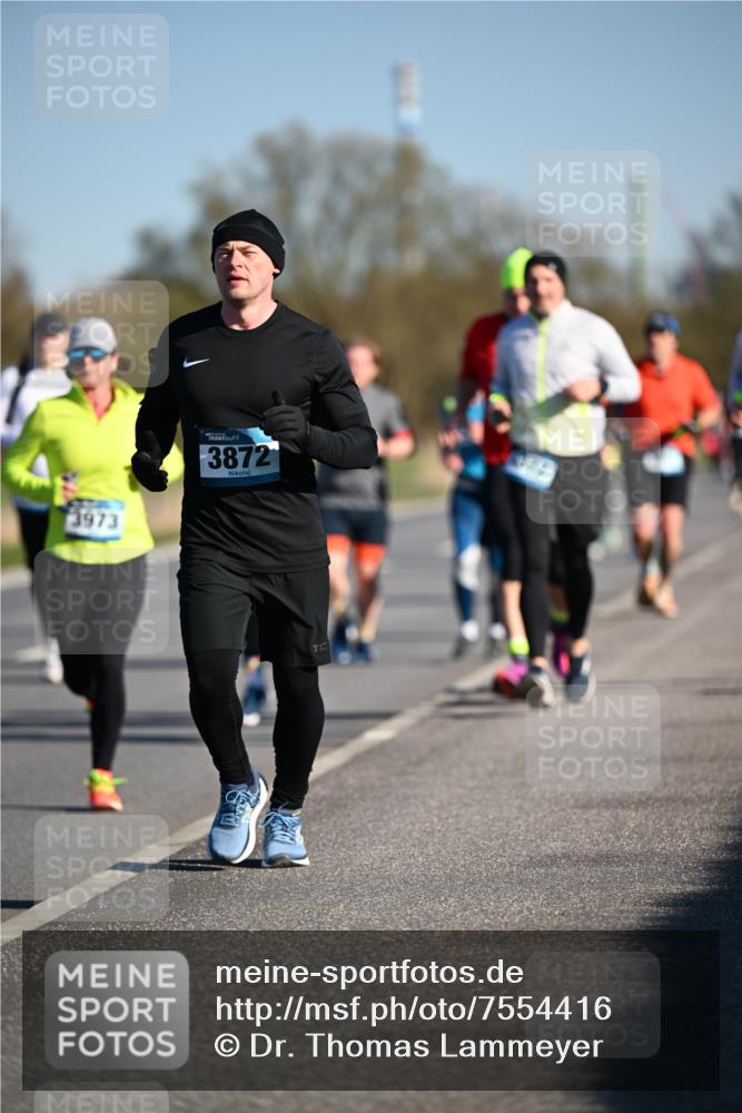 06.04.2025 - 44. Internationalen Wilhelmsburger Insellauf Dr. Thomas Lammeyer http://msf.ph/oto/7554416 06.04.2025 09:29:31 Laufen 3973, 3872 meine-sportfotos.de