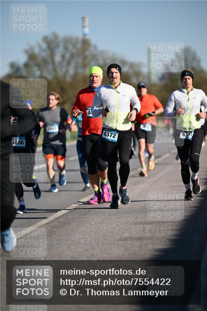 06.04.2025 - 44. Internationalen Wilhelmsburger Insellauf Dr. Thomas Lammeyer http://msf.ph/oto/7554422 06.04.2025 09:29:32 Laufen 3886, 4372, 437 meine-sportfotos.de