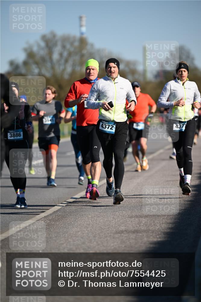 06.04.2025 - 44. Internationalen Wilhelmsburger Insellauf Dr. Thomas Lammeyer http://msf.ph/oto/7554425 06.04.2025 09:29:32 Laufen 3886, 4372, 437 meine-sportfotos.de