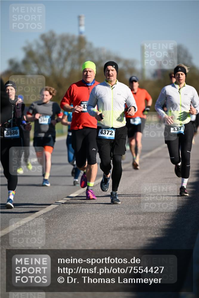 06.04.2025 - 44. Internationalen Wilhelmsburger Insellauf Dr. Thomas Lammeyer http://msf.ph/oto/7554427 06.04.2025 09:29:32 Laufen 2511, 3886, 43, 4372, 4371 meine-sportfotos.de